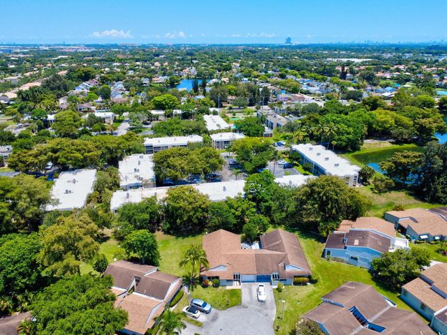 8630 Bridle Path Ct 207, Davie, FL 33328
