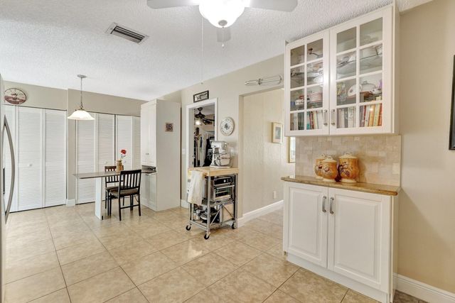 8630 Bridle Path Ct 207, Davie, FL 33328