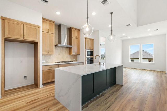 121 Bishop Wood Road, Dripping Springs, TX 78620