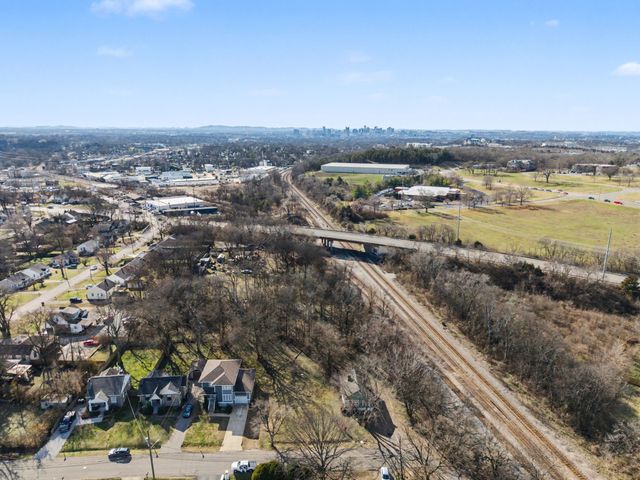 716 Gillock St, Nashville, TN 37216