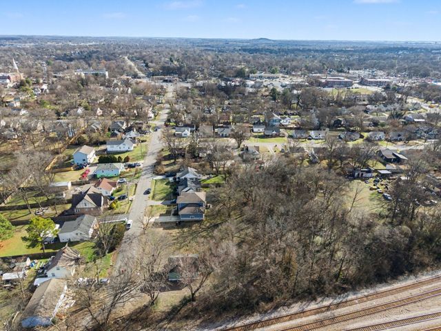 716 Gillock St, Nashville, TN 37216
