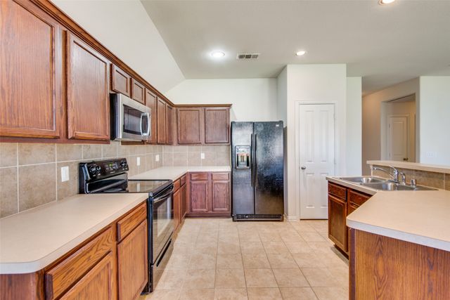 1608 Castle Creek Drive, Little Elm, TX 75068