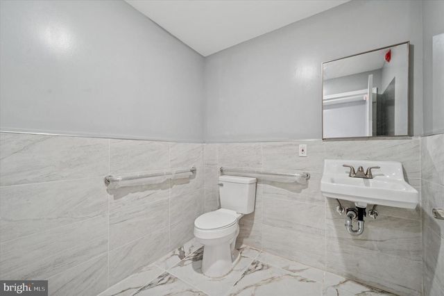 2405 RIDGE AVE, Philadelphia, PA 19121