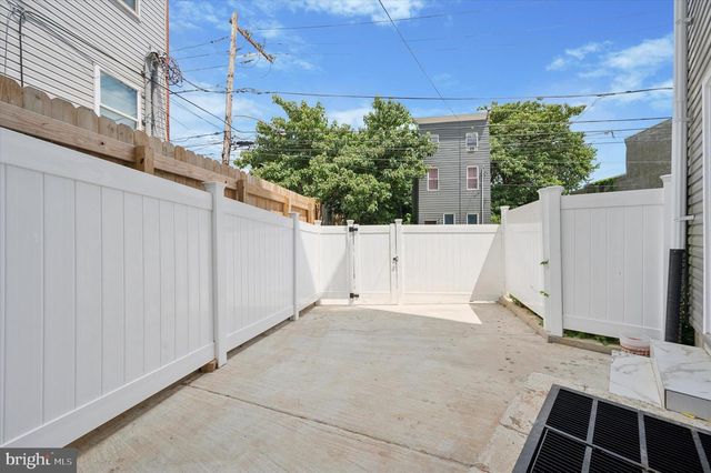 2405 RIDGE AVE, Philadelphia, PA 19121