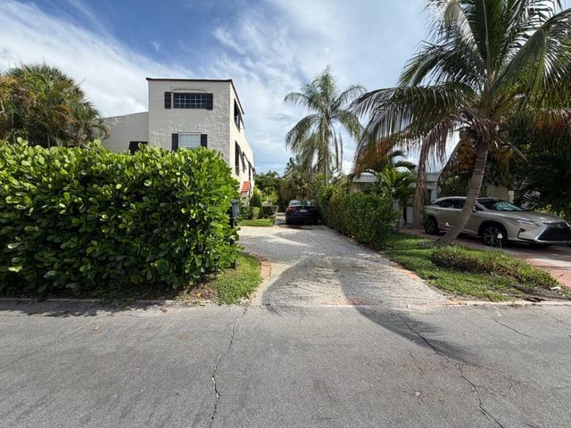 927 Paseo Andorra Cottage, West Palm Beach, FL 33405