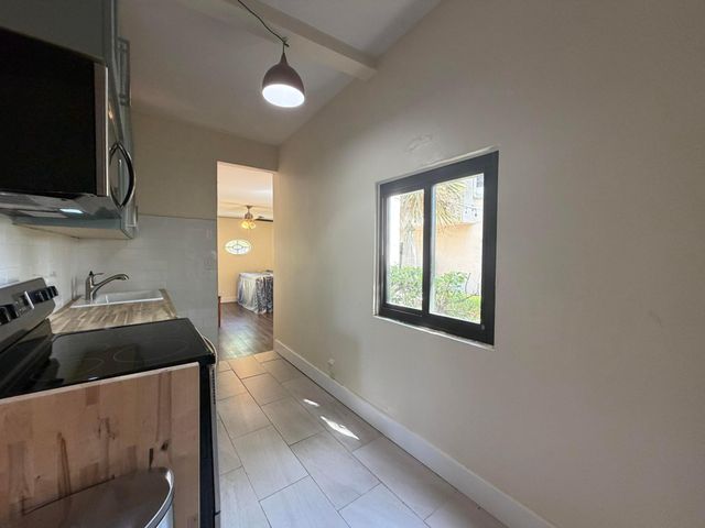 927 Paseo Andorra Cottage, West Palm Beach, FL 33405