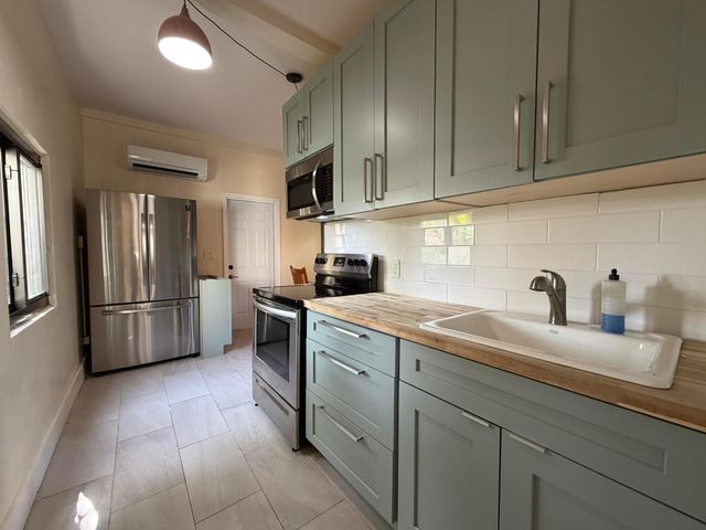 927 Paseo Andorra Cottage, West Palm Beach, FL 33405