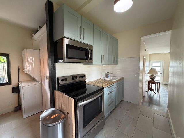 927 Paseo Andorra Cottage, West Palm Beach, FL 33405