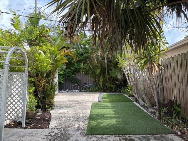 927 Paseo Andorra Cottage, West Palm Beach, FL 33405