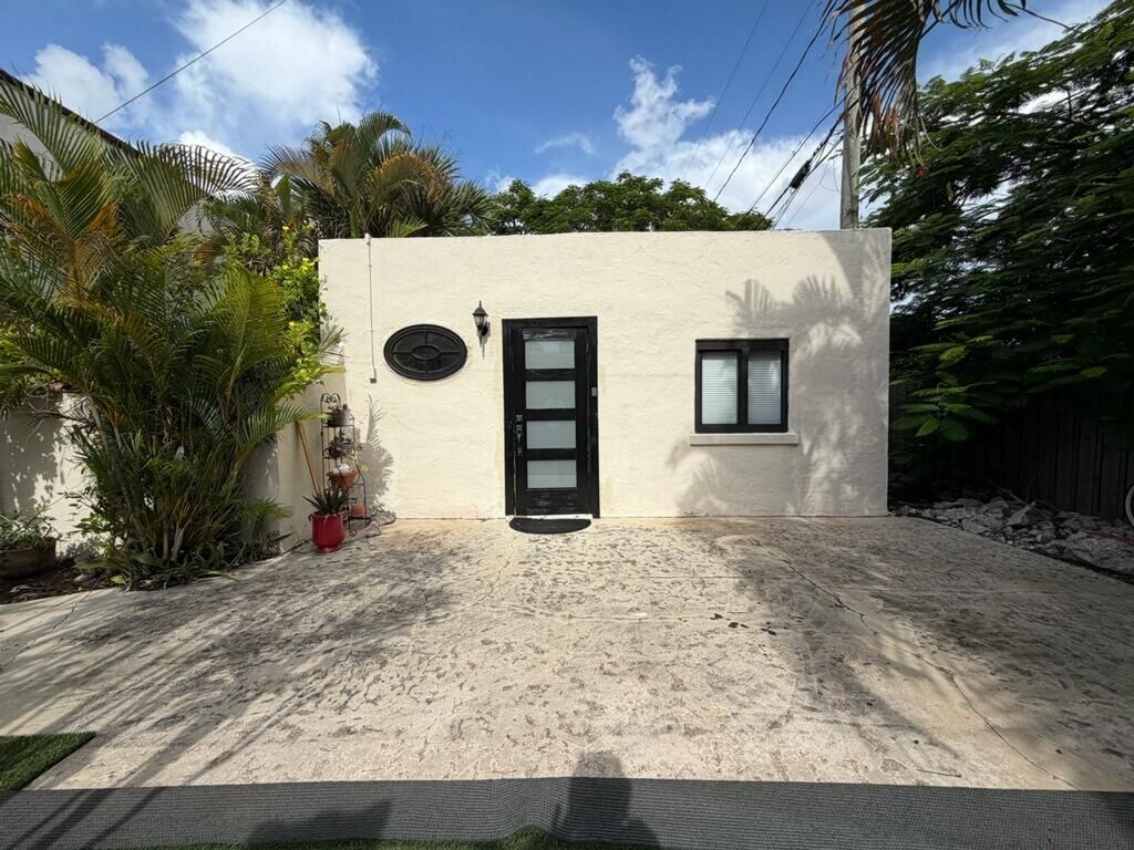 927 Paseo Andorra Cottage, West Palm Beach, FL 33405