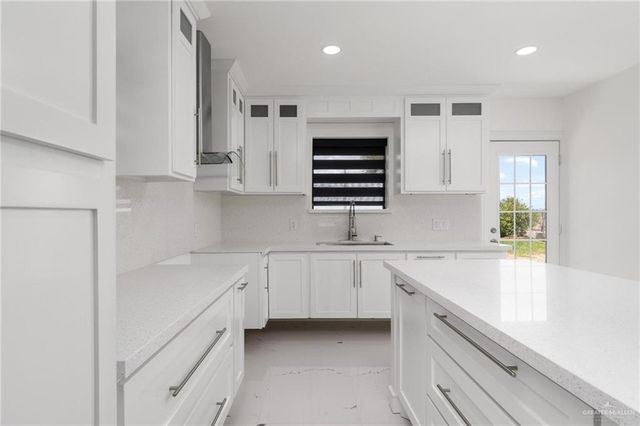 915 Encino Drive, Weslaco, TX 78596