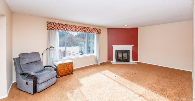 13 Cushing Green S, Pawling, NY 12564