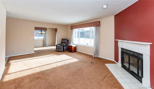 13 Cushing Green S, Pawling, NY 12564