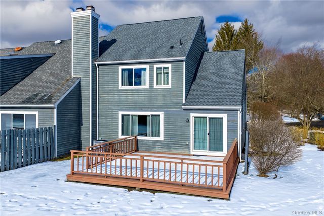 13 Cushing Green S, Pawling, NY 12564