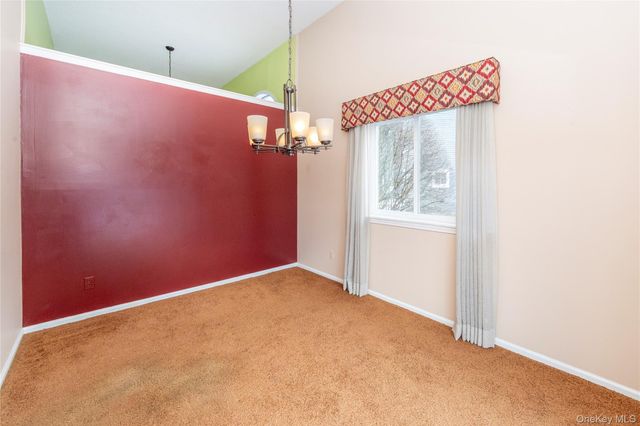 13 Cushing Green S, Pawling, NY 12564