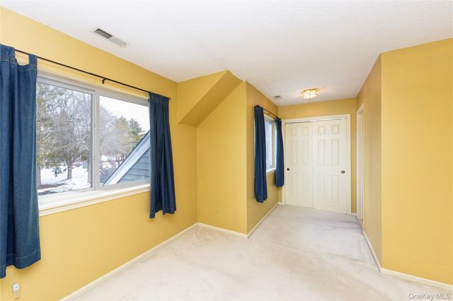 13 Cushing Green S, Pawling, NY 12564