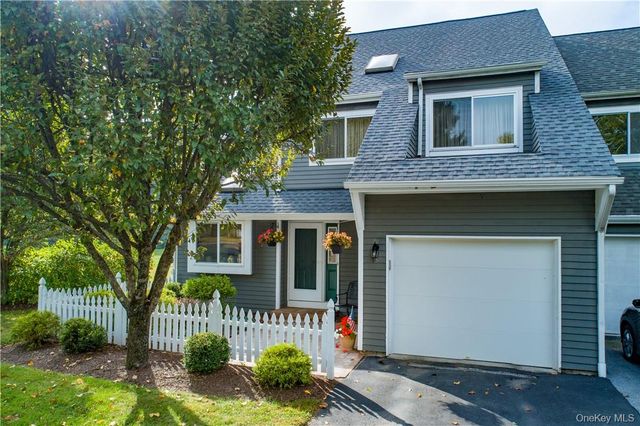 13 Cushing Green S, Pawling, NY 12564