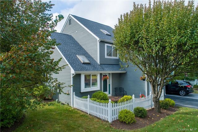 13 Cushing Green S, Pawling, NY 12564