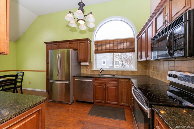 13 Cushing Green S, Pawling, NY 12564