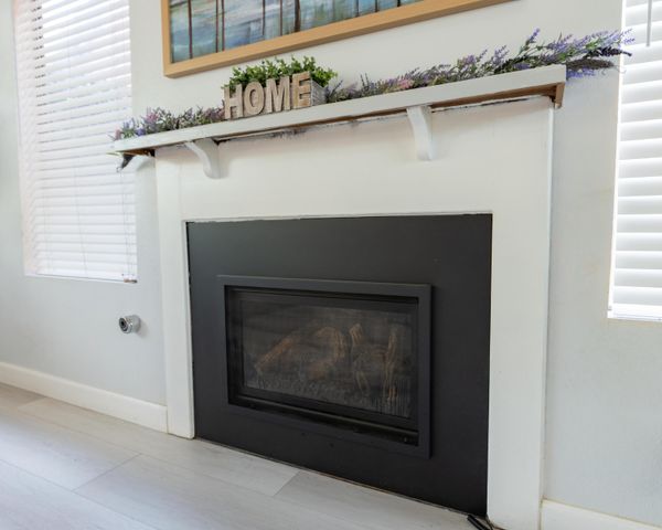 1034 E Oakridge Avenue, Visalia, CA 93292