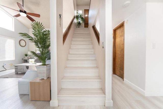 1034 E Oakridge Avenue, Visalia, CA 93292