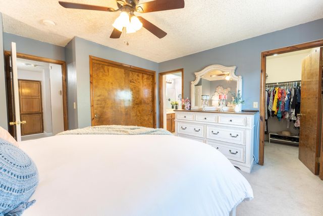 1034 E Oakridge Avenue, Visalia, CA 93292