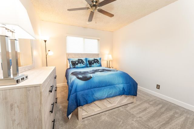 1034 E Oakridge Avenue, Visalia, CA 93292