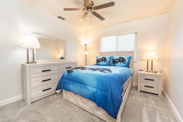 1034 E Oakridge Avenue, Visalia, CA 93292