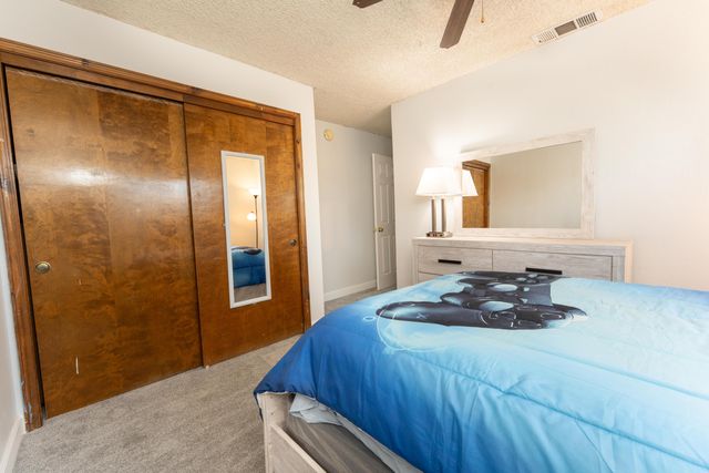 1034 E Oakridge Avenue, Visalia, CA 93292