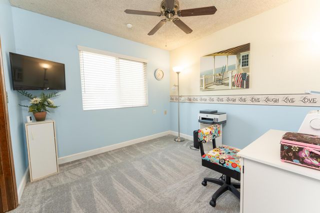 1034 E Oakridge Avenue, Visalia, CA 93292