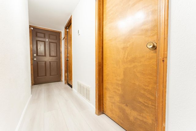 1034 E Oakridge Avenue, Visalia, CA 93292