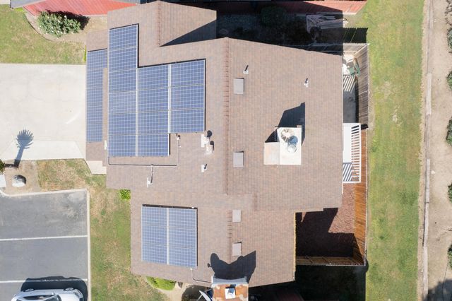 1034 E Oakridge Avenue, Visalia, CA 93292