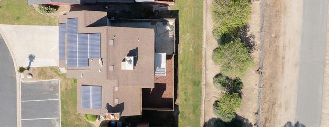 1034 E Oakridge Avenue, Visalia, CA 93292