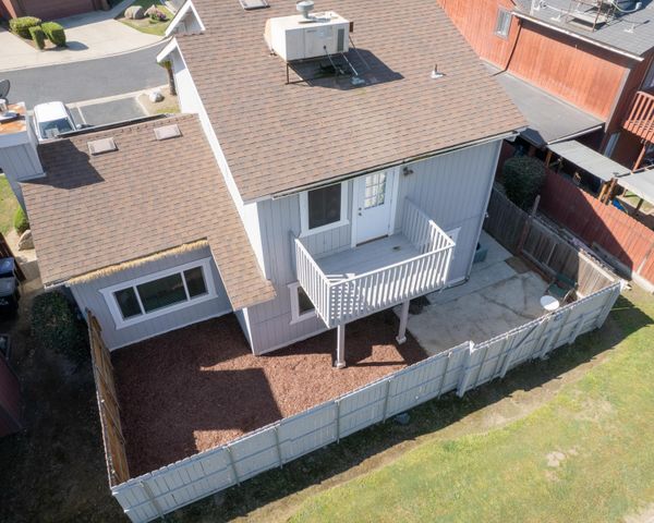 1034 E Oakridge Avenue, Visalia, CA 93292