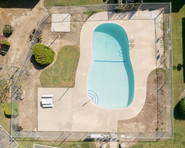 1034 E Oakridge Avenue, Visalia, CA 93292