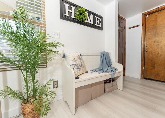 1034 E Oakridge Avenue, Visalia, CA 93292