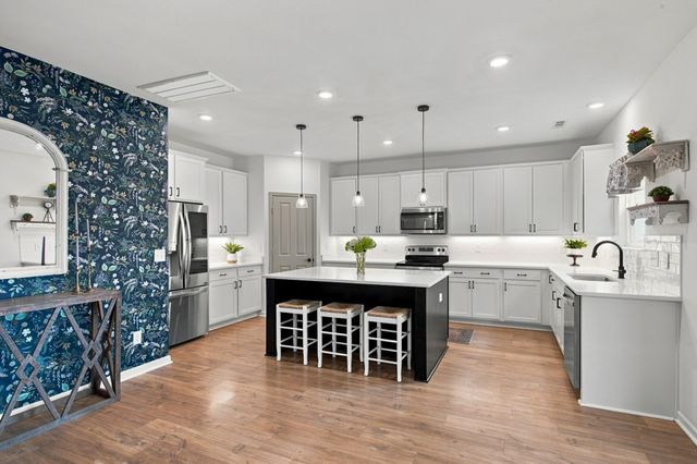 7124 Pepper Tree Cir, Fairview, TN 37062