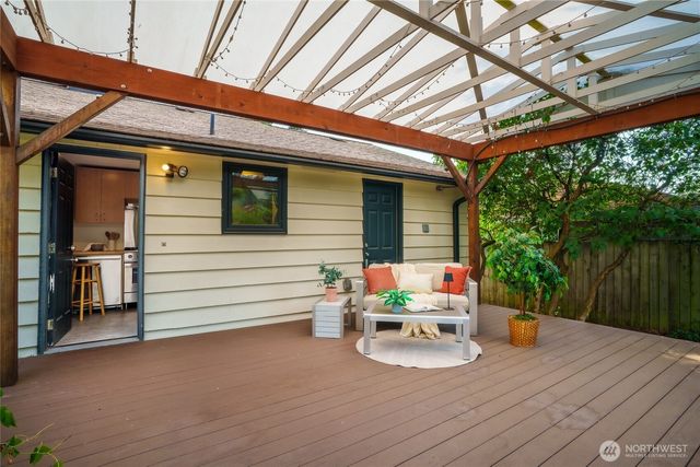 7025 25th Avenue NE, Seattle, WA 98115