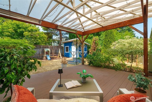 7025 25th Avenue NE, Seattle, WA 98115