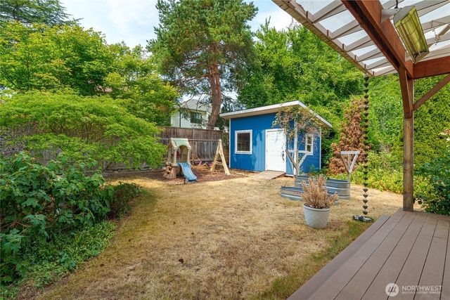 7025 25th Avenue NE, Seattle, WA 98115
