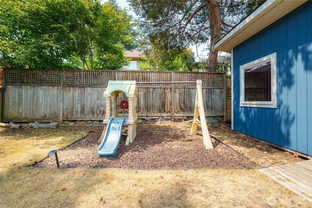7025 25th Avenue NE, Seattle, WA 98115