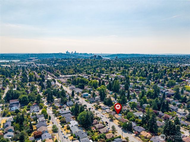 7025 25th Avenue NE, Seattle, WA 98115