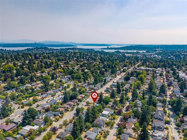 7025 25th Avenue NE, Seattle, WA 98115