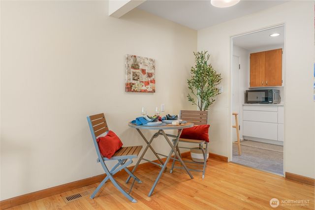 7025 25th Avenue NE, Seattle, WA 98115