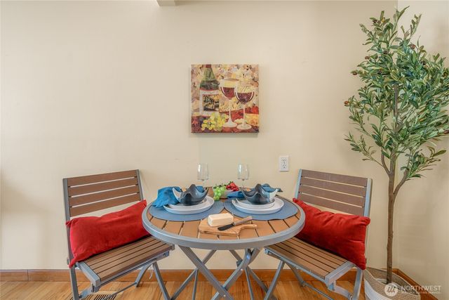 7025 25th Avenue NE, Seattle, WA 98115