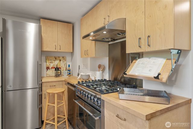 7025 25th Avenue NE, Seattle, WA 98115