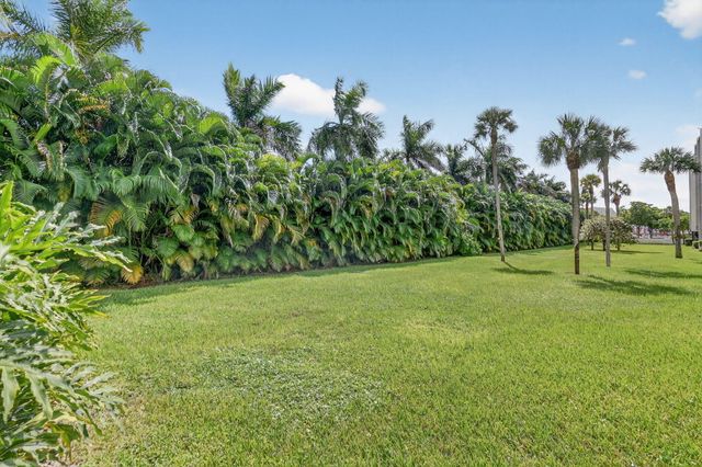 3050 Presidential Way 106, West Palm Beach, FL 33401