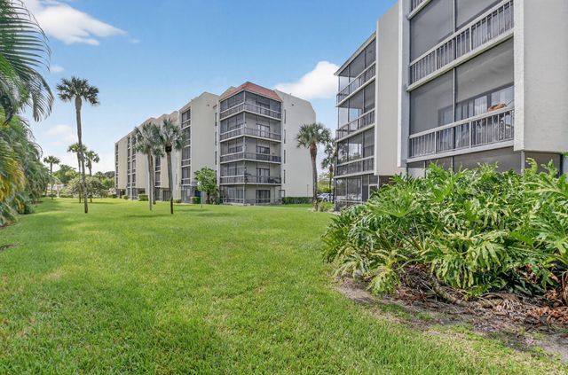 3050 Presidential Way 106, West Palm Beach, FL 33401