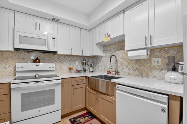 3050 Presidential Way 106, West Palm Beach, FL 33401