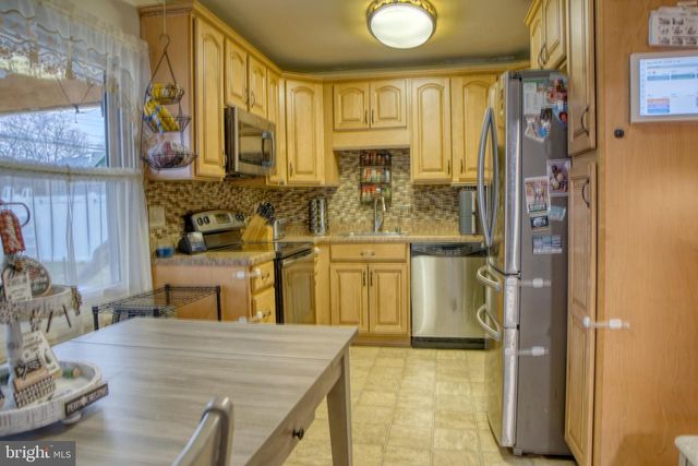 53 MICAHILL RD, Levittown, PA 19056